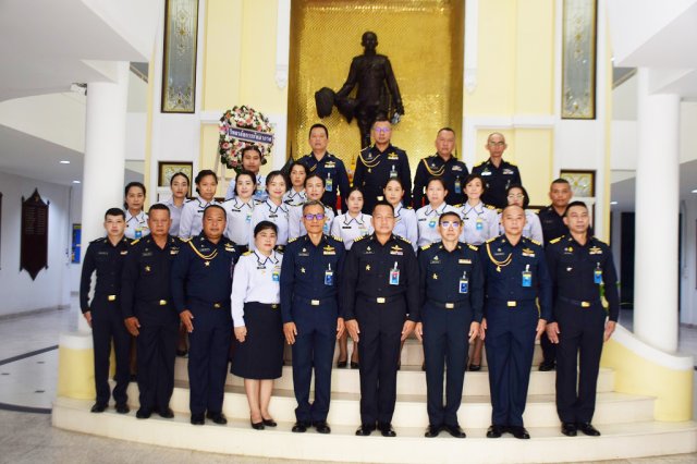 รองผู้บัญชาการวิทยาลัยการทัพอากาศ เป็นประธาน ในพิธีวางพวงมาลา " วันพระบิดาแห่งกองทัพอากาศไทย"