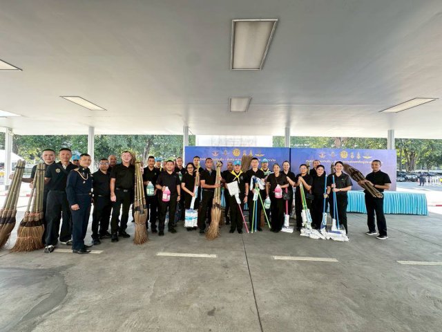 นักศึกษาวิทยาลัยการทัพอากาศ รุ่นที่ ๖๐ ส่งมอบสิ่งของช่วยเหลือผู้ประสบอุทกภัยภาคใต้