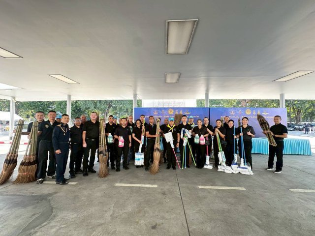 นักศึกษาวิทยาลัยการทัพอากาศ รุ่นที่ ๖๐ ส่งมอบสิ่งของช่วยเหลือผู้ประสบอุทกภัยภาคใต้