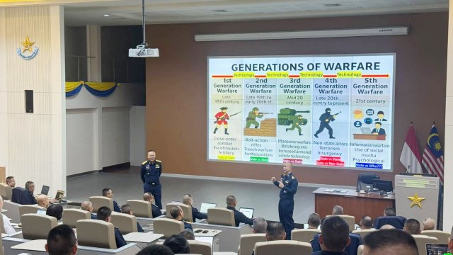 ผู้ช่วยผู้บัญชาการทหารอากาศ ให้เกียรติบรรยายพิเศษหัวข้อ “การคิดเชิงวิพากษ์”  ในหลักสูตรการทัพอากาศ รุ่นที่ ๖๐