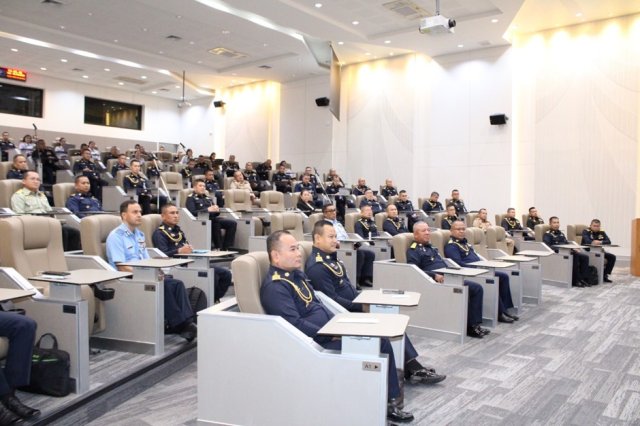 การบรรยายพิเศษเกี่ยวกับผู้นำและการบริหารระดับยุทธศาสตร์ โดย พลอากาศเอก จอม  รุ่งสว่าง