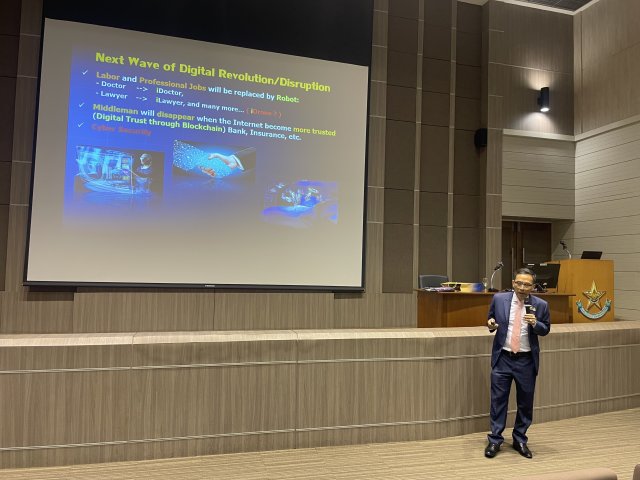 หัวข้อ “การบรรยายเรื่อง ผู้นำในยุคข้อมูลข่าวสาร (ดิจิทัล)”