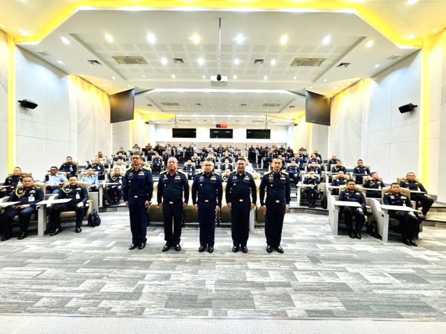 การบรรยายพิเศษเกี่ยวกับผู้นำและการบริหารระดับยุทธศาสตร์ โดย พลอากาศเอก พันธ์ภักดี  พัฒนกุล 