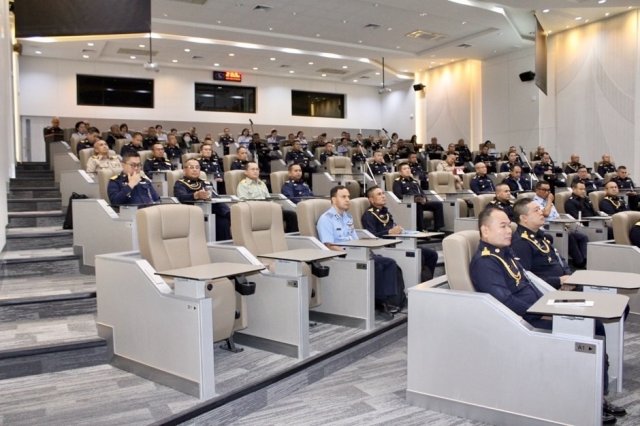 การบรรยายพิเศษ หัวข้อ “บทบาทของผู้นำทางยุทธศาสตร์ในการปรับตัวของกองทัพอากาศสู่สงคราม ยุคใหม่” โดย พลอากาศเอก เสกสรร  คันธา