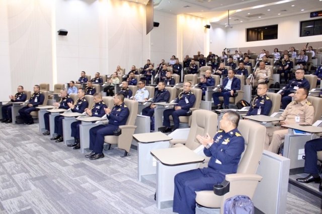 การบรรยายพิเศษ หัวข้อ “บทบาทของผู้นำทางยุทธศาสตร์ในการปรับตัวของกองทัพอากาศสู่สงคราม ยุคใหม่” โดย พลอากาศเอก เสกสรร  คันธา