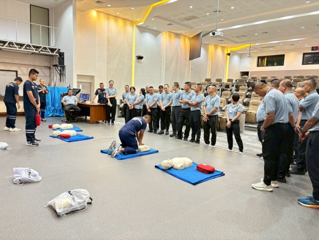 การจัดอบรมการปฐมพยาบาลฟื้นคืนชีพ (CPR) และการใช้เครื่องกระตุกหัวใจไฟฟ้าอัตโนมัติ (AED) 