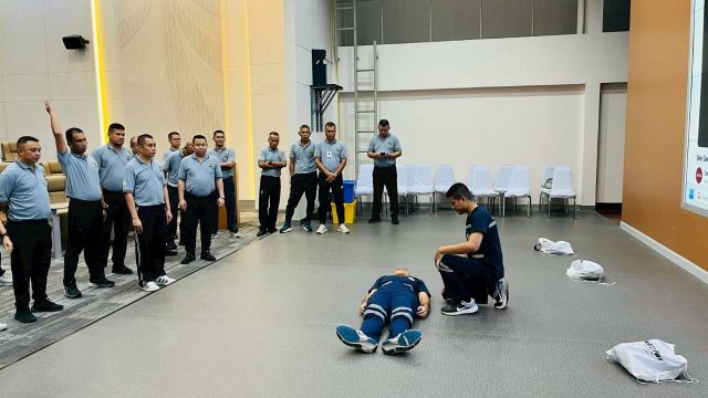 การจัดอบรมการปฐมพยาบาลฟื้นคืนชีพ (CPR) และการใช้เครื่องกระตุกหัวใจไฟฟ้าอัตโนมัติ (AED) 