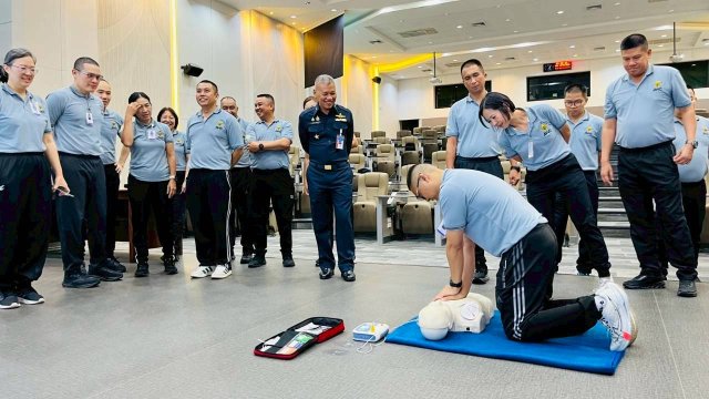 การจัดอบรมการปฐมพยาบาลฟื้นคืนชีพ (CPR) และการใช้เครื่องกระตุกหัวใจไฟฟ้าอัตโนมัติ (AED) 