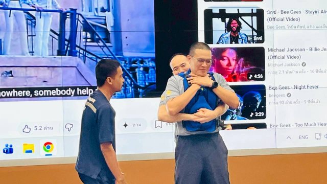 การจัดอบรมการปฐมพยาบาลฟื้นคืนชีพ (CPR) และการใช้เครื่องกระตุกหัวใจไฟฟ้าอัตโนมัติ (AED) 