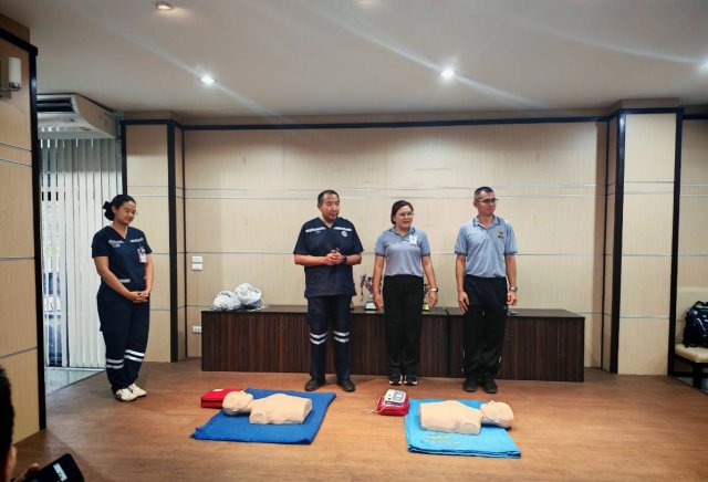 การจัดอบรมการปฐมพยาบาลฟื้นคืนชีพ (CPR) และการใช้เครื่องกระตุกหัวใจไฟฟ้าอัตโนมัติ (AED) 