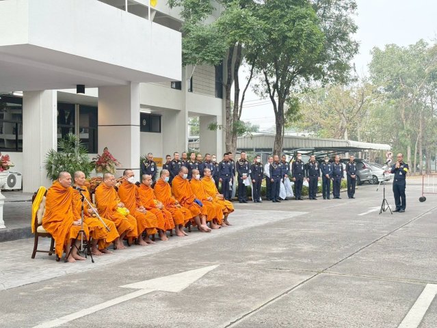 กิจกรรมทำบุญตักบาตรอาหารแห้ง เนื่องในโอกาสสำคัญของชาติ