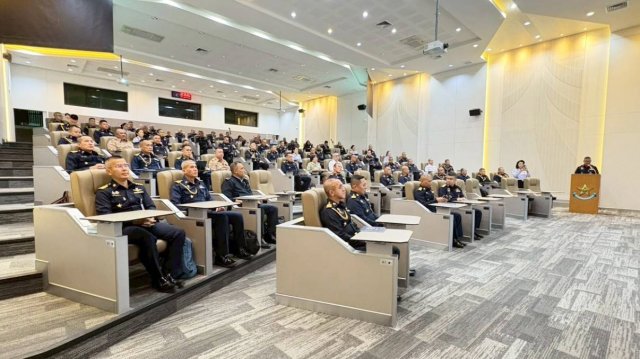 พลอากาศเอก เสกสรร  คันธา ผู้บัญชาการทหารอากาศ บรรยายพิเศษ ให้แก่ นักศึกษาวิทยาลัยการทัพอากาศ รุ่นที่ ๖๐