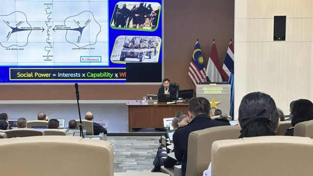 การบรรยายพิเศษเรื่อง “โดรน: ภัยคุกคามทางอากาศรูปแบบใหม่”  โดย พล.อ.อ.สุพิจจารณ์ ธรรมวาทะเสรี