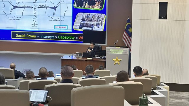 การบรรยายพิเศษเรื่อง “โดรน: ภัยคุกคามทางอากาศรูปแบบใหม่”  โดย พล.อ.อ.สุพิจจารณ์ ธรรมวาทะเสรี